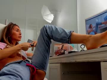 girl
        anyarayne cam image #2303476