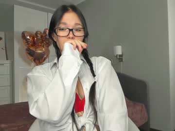 girl
        aria_muv cam image #2453472