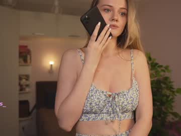 girl
        your_kat cam image #2606168