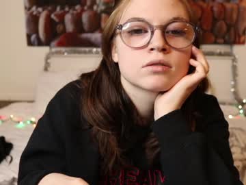 girl
        lexi_laine cam image #171822