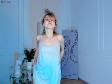 girl
        alice_tucci cam image #1450318