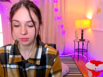 girl
        mary_marlow cam image #1076148