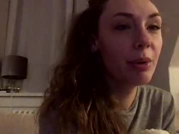 girl
        lady_dagmar cam image #2152613