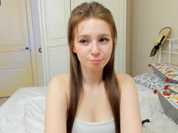 girl
        sarabradford cam image #1917300
