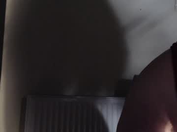 girl
        sweat_mia cam image #2845174