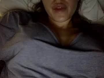 girl
        yourgoddesssandra cam image #4529705