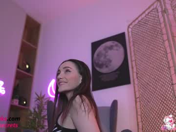 girl
        ambercb cam image #3254686