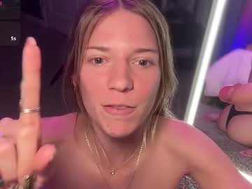 girl
        oliviahansleyy cam image #4347582