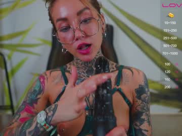 girl
        nickyneck cam image #1074709