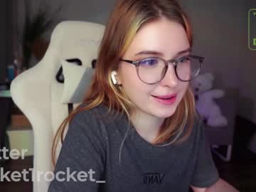 girl
        pocketrocket_ cam image #1953135