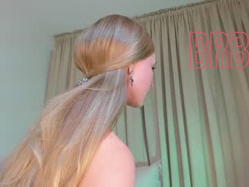 girl
        kitty__sophie cam image #4479427