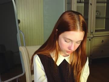 girl
        shirleywhitney cam image #1885539