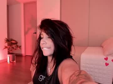 girl
        amy_queen7 cam image #1288032