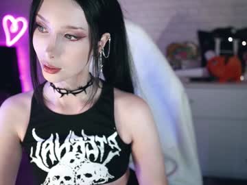 girl
        uindi cam image #3191837