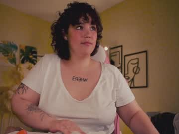 girl
        chery_lady22 cam image #3434722