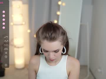 girl
        _rose_i cam image #1493459