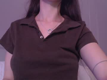 girl
        sarasuo cam image #1768353
