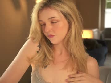 girl
        lucydelovely cam image #3309714