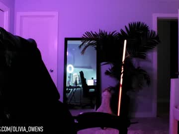 girl
        oliviaowens cam image #1690519