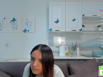 girl
        karalyons cam image #1360125