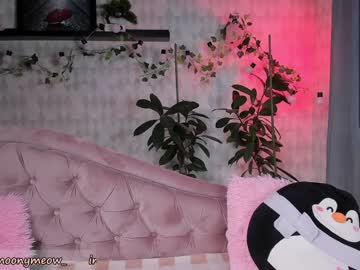 girl
        lika_moon cam image #1100889