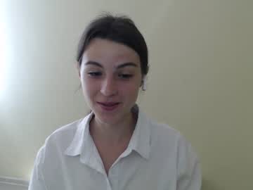 girl
        chamomile19 cam image #1303790