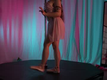 girl
        kittycaitlin cam image #3345295