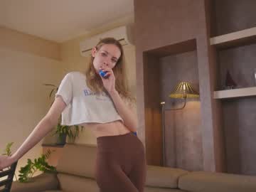 girl
        sunnivaharder cam image #4292705