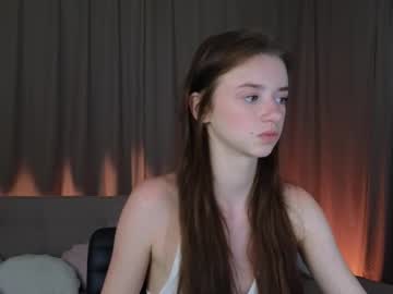 girl
        kelsiwest cam image #4641870