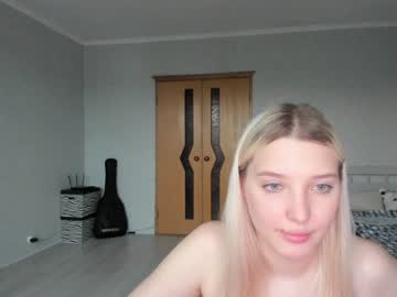 girl
        belle_ellie cam image #1275532