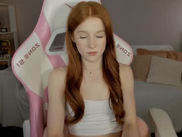 girl
        leahsthetics cam image #3768438