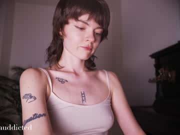 girl
        auddicted cam image #1431898
