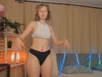 girl
        juliesalazar cam image #1332636