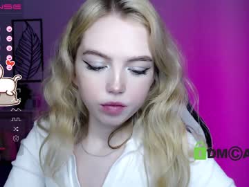 girl
        small_blondee cam image #513379