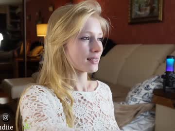 girl
        bestblondiiecb cam image #2712073