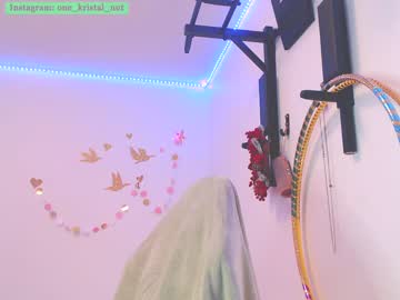 girl
        crystalnut cam image #548325