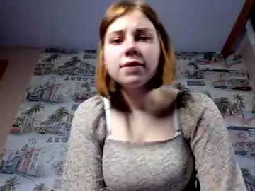 girl
        ruth_sky cam image #175993