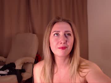 girl
        foxydiamond2020 cam image #2305259