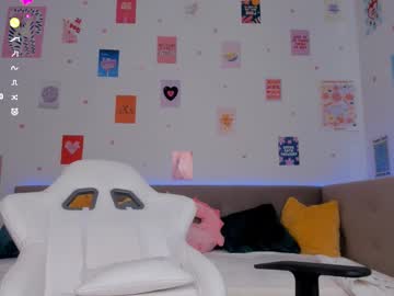 girl
        sofiabrookss cam image #4209504