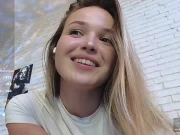 girl
        peachylina cam image #4684392