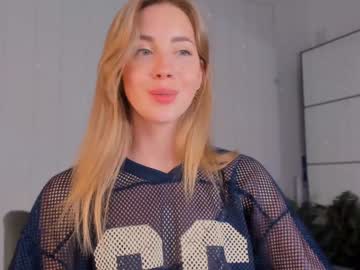 girl
        emmi_rosee cam image #2845588