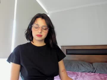 girl
        yourfreakygirl cam image #597285