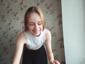 girl
        arya_coy cam image #1385548