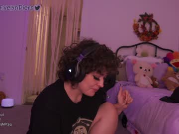 girl
        evelynpiers cam image #124137