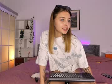 girl
        l0ve_sh0w cam image #1874852
