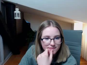 girl
        lamel_ cam image #318380