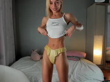 girl
        _mito_69 cam image #2182585