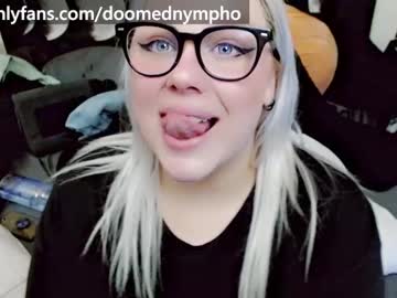 girl
        doomednympho cam image #290593