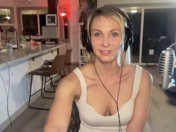 girl
        kaileeshy cam image #1479702