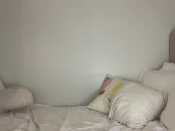 girl
        itsmellll cam image #3569650